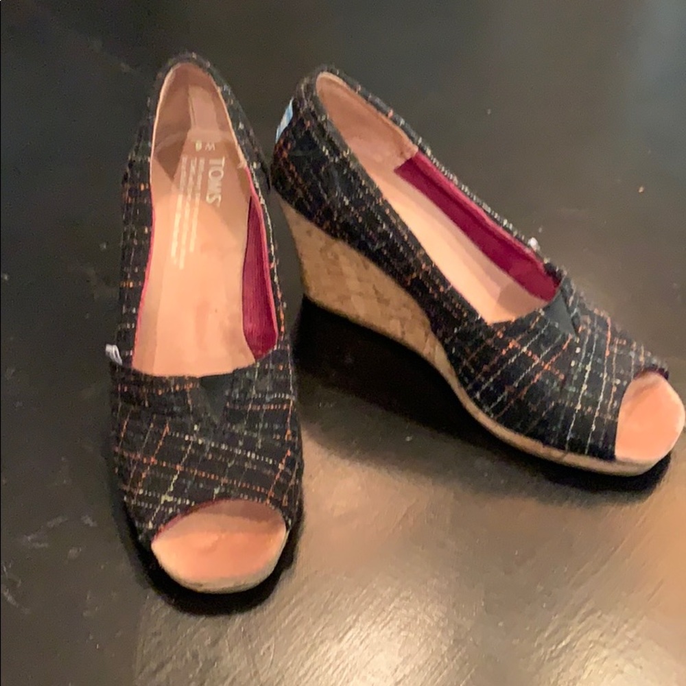 Fabric patterned wedges